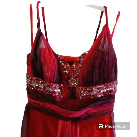 Multi color red gown - Picture 2 of 12